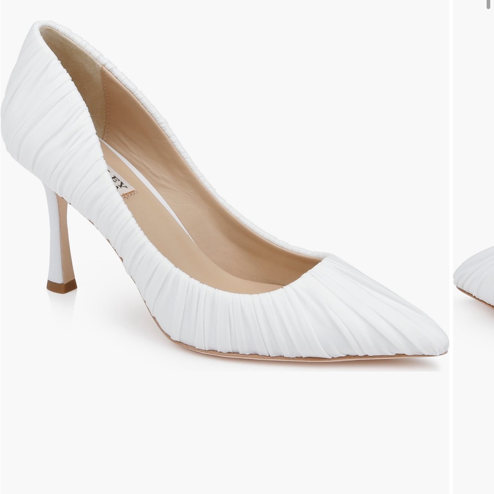 Badgley Mischka White Pointed Ruched Pump BRAND NEW!! Perfect for brides